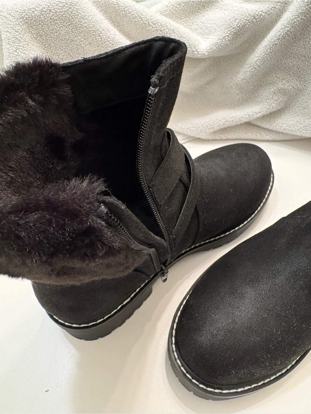 Faux-Fur Trim Black Winter Boots with Side Zip